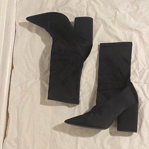 YEEZY SEASON 7 SOCK BOOTS SIZE 38/7.5